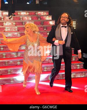 Deborah Meaden und Dave Myers kommen zur Strictly Come Dancing Photocall in den Elstree Studios, London. Stockfoto