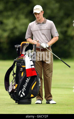 British Masters Pro-Am - Justin Rose. Der englische Justin Rose während des British Masters Pro-am auf dem Golfplatz Forest of Arden, Warwickshire. Stockfoto