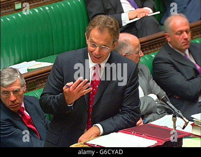 : der britische Premierminister Tony Blair beantwortet im Unterhaus eine Frage zu den Fangquoten. Stockfoto