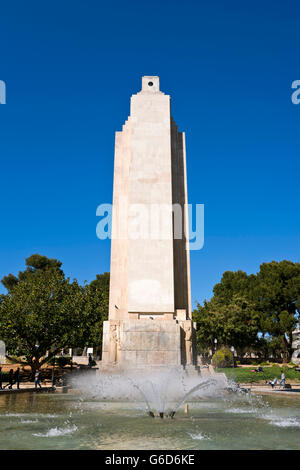 Vertikale Sicht auf ein Denkmal für die Soldaten der Balearen in Palma de Mallorca im Parque De La Feixina. Stockfoto