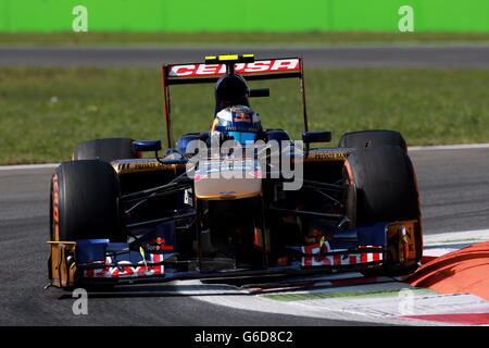 Toro Rosso's Daniel Ricciardo während des Trainingstages für den Großen Preis von Italien 2013 beim Autodromo di Monza in Monza, Italien. Stockfoto