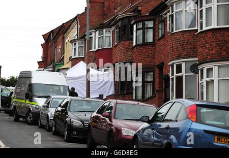 Die Szene eines Hausfeuers auf Wood Hill, in der Spinney Hills Gegend von Leicester, die das Leben von vier Menschen forderte. Stockfoto