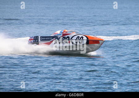 Das Quantum Racing Team während der ersten schottischen Grand Prix des Meeres, statt in Greenock am Firth of Clyde. Stockfoto