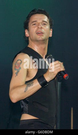 Dave Gahan, Leadsänger von Depeche Mode, spielt auf der anderen Bühne des Glastonbury Festivals ein Solo-Set. Stockfoto