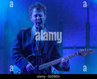 Thom Yorke von Radiohead tritt auf der Pyramid Stage auf, beim Glastonbury Festival. Stockfoto