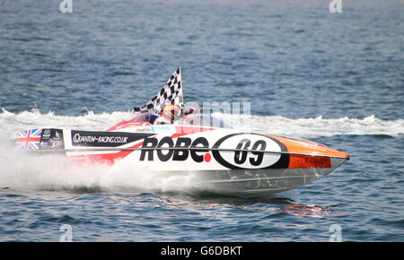 Das Quantum Racing Team während der ersten schottischen Grand Prix des Meeres, statt in Greenock am Firth of Clyde. Stockfoto