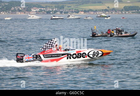 Das Quantum Racing Team während der ersten schottischen Grand Prix des Meeres, statt in Greenock am Firth of Clyde. Stockfoto