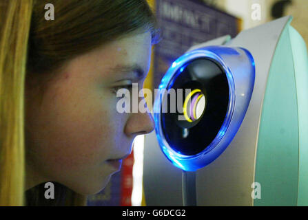 Iris-Scanner - Sunderland - Laura Bailey Stockfoto