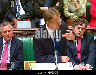 Bildschirmschnappung von Premierminister Tony Blair, der während der Fragen des Premierministers im Unterhaus in London spricht. Stockfoto