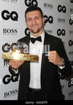 Carl Froch, Gewinner des Sportsman Awards, ist in Zusammenarbeit mit Hugo Boss im Royal Opera House, London, hinter der Bühne bei den GQ Men of the Year Awards zu sehen. Stockfoto