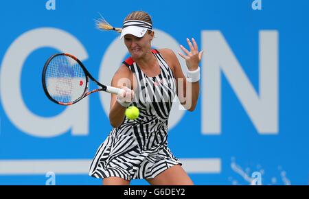Kristina Mladenovic Frankreichs in Aktion gegen Timea Bacsinszky der Schweiz während der The Aegon International in Devonshire Park in Eastbourne. 21. Juni 2016. James Boardman / Tele Bilder + 44 7967 642437 Stockfoto