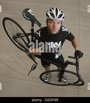 Chris Hoy genießt den Ruhestand. Sir Chris Hoy auf dem Sir Chris Hoy Velodrome in Glasgow, Schottland. Stockfoto