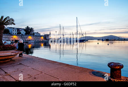 Yachten In der Marina bei Nacht Alghero Sardinien Italien Stockfoto