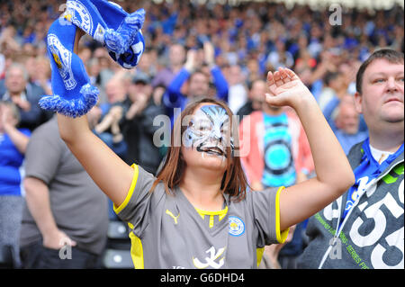 Fußball - Sky Bet Football League Championship - Derby County / Leicester City - Pride Park. Ein Leicester City Fan in den Tribünen während des Spiels. Stockfoto