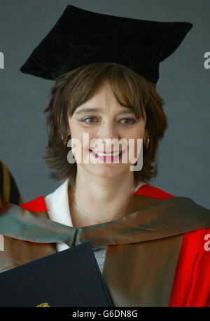 Cherie Booth, Ehefrau von Premierminister Tony Blair, in der Philharmonic Hall in Liverpool, wo sie von der University of Liverpool mit einem Ehrendoktortitel ausgezeichnet wurde. Stockfoto