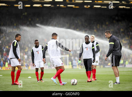 Fußball - Sky Bet Championship - Watford / Charlton Athletic - Vicarage Road. Ein allgemeiner Blick auf die Spieler, die sich vor dem MatchWatford's und Charlton Athletic's aufwärmen Stockfoto