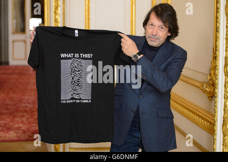 Der Designer Peter Saville, Gewinner der Panerai London Design Medal, wird im Rahmen des London Design Festivals, Lancaster House, Central London, verliehen. Stockfoto