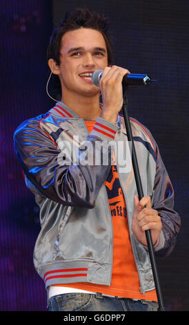 Gareth Gates spielt auf der Bühne der Capital Radio Party im Park im Hyde Park, London. Das Konzert findet zur Unterstützung des Prince's Trust statt. Stockfoto