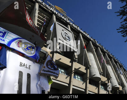 Fußball - La Liga - Real Madrid / Getafe - Santiago Bernabeu. Ein Gareth-Bale-Hemd, das vor dem Spiel der La Liga in Santiago Bernabeu, Madrid, Spanien, zum Verkauf steht. Stockfoto