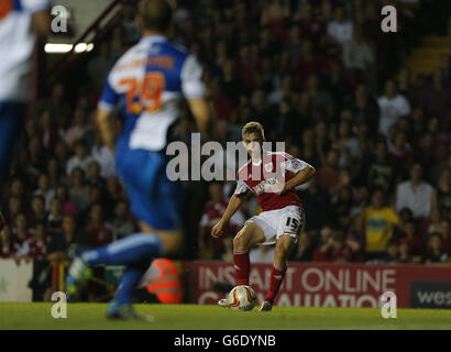 Fußball - Johnstones Paint Trophy - Bristol City / Bristol Rovers - Ashton Gate. Joe Bryan von Bristol City erzielt das 2. Tor beim Spiel der Johnstones Paint Trophy in Ashton Gate, Bristol. Stockfoto