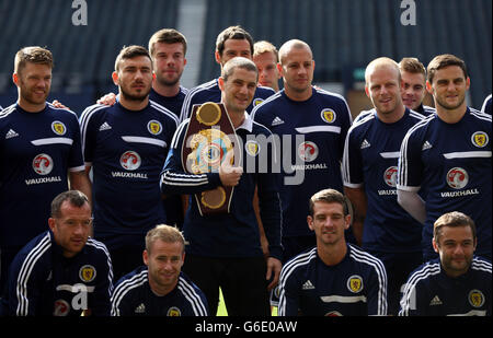 Boxer Ricky Burns mit dem schottischen Team während einer Trainingseinheit im Hampden Park, Glasgow. Stockfoto