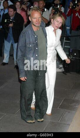 Popstar Sting und seine Frau Trudie Styler kommen zu einem „Abend in Sanderson“, um Sargent Cancer Care for Children im Sanderson Hotel in London zu unterstützen. Stockfoto