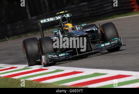 Mercedes Lewis Hamilton aus Großbritannien während des Trainingstages für den Großen Preis von Italien 2013 beim Autodromo di Monza in Monza, Italien. Stockfoto