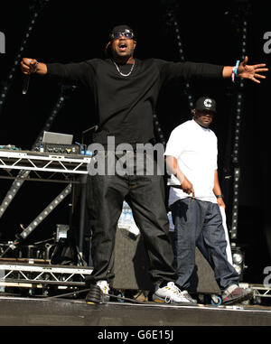 Der Wu-Tang Clan tritt auf der Hauptbühne im Beestival auf, im Robin Hill Country Park auf der Isle of Wight. Stockfoto