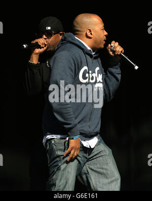 Der Wu-Tang Clan tritt auf der Hauptbühne im Beestival auf, im Robin Hill Country Park auf der Isle of Wight. Stockfoto