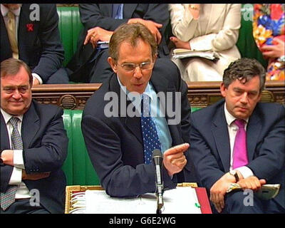 Premierminister Tony Blair sprach während der wöchentlichen Fragestunde des Premierministers vor dem Unterhaus. Stockfoto