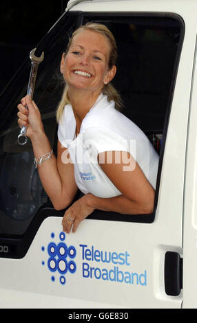 Ulrika Jonsson während einer Fotowand, um Telewest Broadband's neuen kostenlosen digitalen TV- und Telefonvertrag in Bedford Square, West London, zu starten. Stockfoto