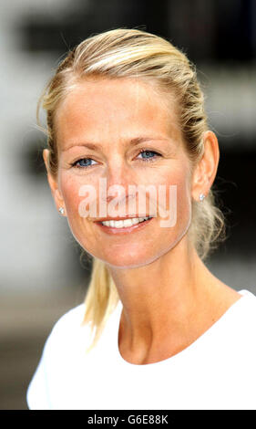 Ulrika Jonsson während einer Fotowand, um Telewest Broadband's neuen kostenlosen digitalen TV- und Telefonvertrag in Bedford Square, West London, zu starten. Stockfoto