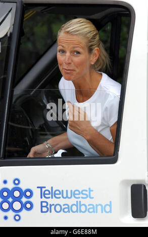 Ulrika Jonsson während einer Fotowand, um Telewest Broadband's neuen kostenlosen digitalen TV- und Telefonvertrag in Bedford Square, West London, zu starten. Stockfoto