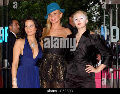 Die Schauspielerinnen (L-R) Lucy Liu, Cameron Diaz und Drew Barrymore kommen am Odeon Leicester Square in London zur britischen Premiere von Charlie's Angels: Full Throttle an. Stockfoto