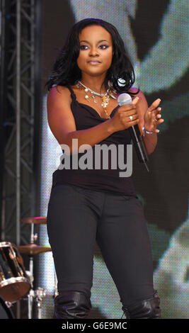 Keisha Buchanan von den Sugababes auf der Bühne der Capital Radio Party im Park im Hyde Park, London. Das Konzert findet zur Unterstützung des Prince's Trust statt. Stockfoto