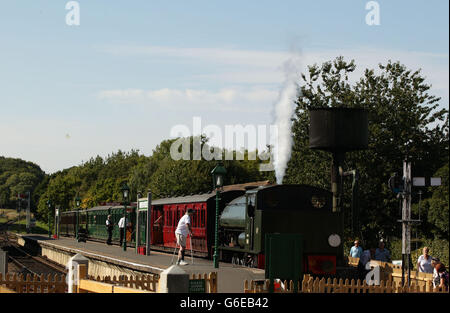 Die Isle of Wight Dampflokomotive 'Royal Engineer' am Bahnhof Havenstreet auf der Isle of Wight. DRÜCKEN Sie VERBANDSFOTO. Bilddatum: Donnerstag, 5. September 2013. Bildnachweis sollte lauten: Yui Mok/PA Wire Stockfoto