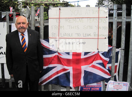 Orange Order County Grand Master of Belfast George Chittick im loyalistischen "Bürgerrechtscamp" im Norden von Belfast. Stockfoto