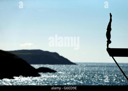 Sport - Red Bull Cliff Diving World Series - Tag zwei - blaue Lagune Stockfoto