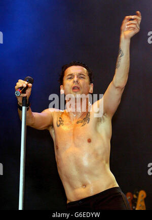 Dave Gahan, Leadsänger von Depeche Mode, spielt auf der anderen Bühne des Glastonbury Festivals ein Solo-Set. Stockfoto