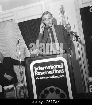 Politik - Tony Benn - International Hotel Reservierungen starten - Carlton Tower Hotel, London Stockfoto