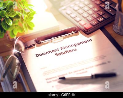 Dokument-Management-Lösungen - Text in Zwischenablage. Stockfoto