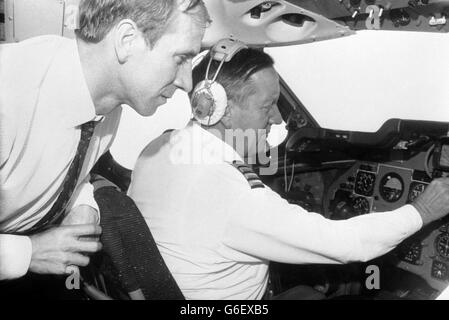 Fußball - Manchester United - Bobby Charlton - Trident-Verkehrsflugzeug Stockfoto