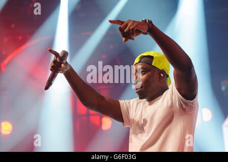 Dizzee Rascal tritt im Rahmen des iTunes Festivals im Roundhouse in Camden North London auf. Stockfoto