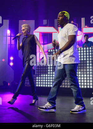 Dizzee Rascal tritt mit Jessie J im Rahmen des iTunes Festivals im Roundhouse in Camden im Norden Londons auf. Stockfoto