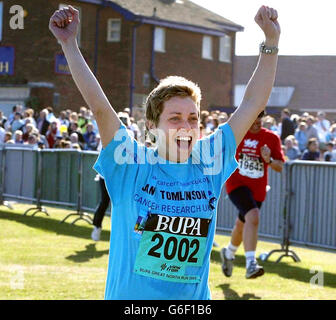 Jane Tomlinson beendet Great North Run Stockfoto