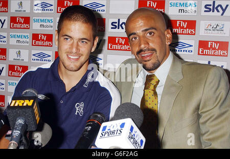 Chelsea 2 Cole & Veron Pose für Presse Stockfoto