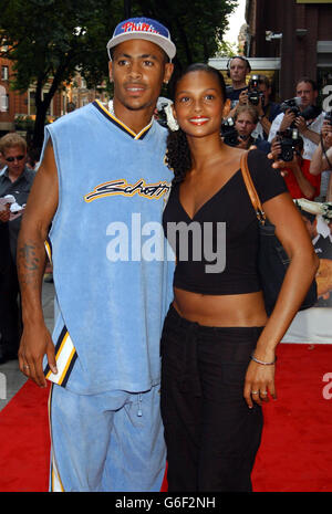 Alesha Dixon von Mis-Teeq und Harvey von so Solid Crew bei der Ankunft im Odeon Covent Garden in der Londoner Shaftesbury Avenue zur UK-Premiere von American Wedding, dem dritten American Pie Film. Stockfoto