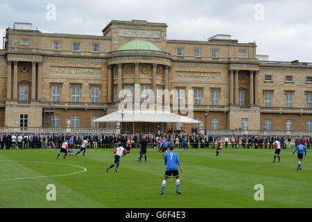 Fußballspiel im Buckingham Palace Stockfoto
