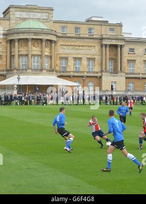 Fußballspiel im Buckingham Palace Stockfoto