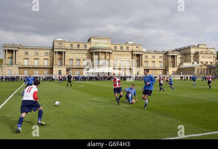Fußballspiel im Buckingham Palace Stockfoto
